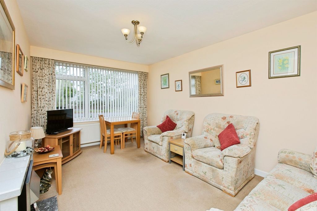 Property photo 2 of 9