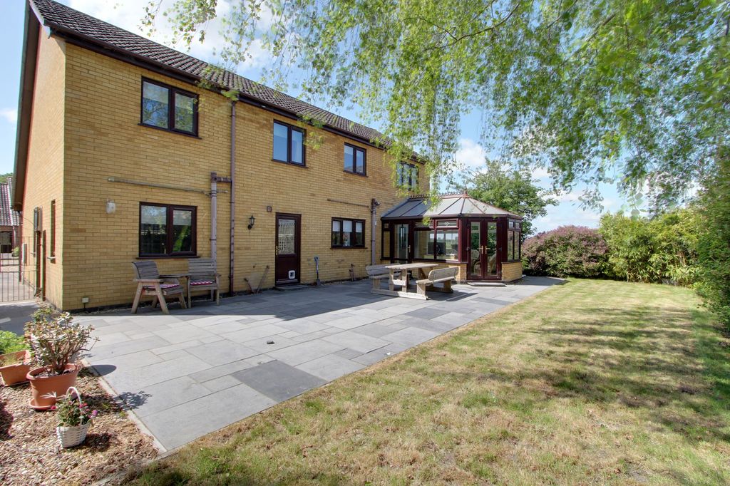 Property photo 3 of 35