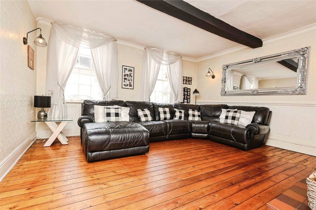 Property photo 3 of 26 Picture No. 05