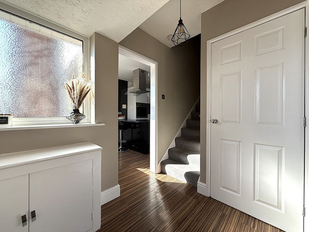 Property photo 3 of 35