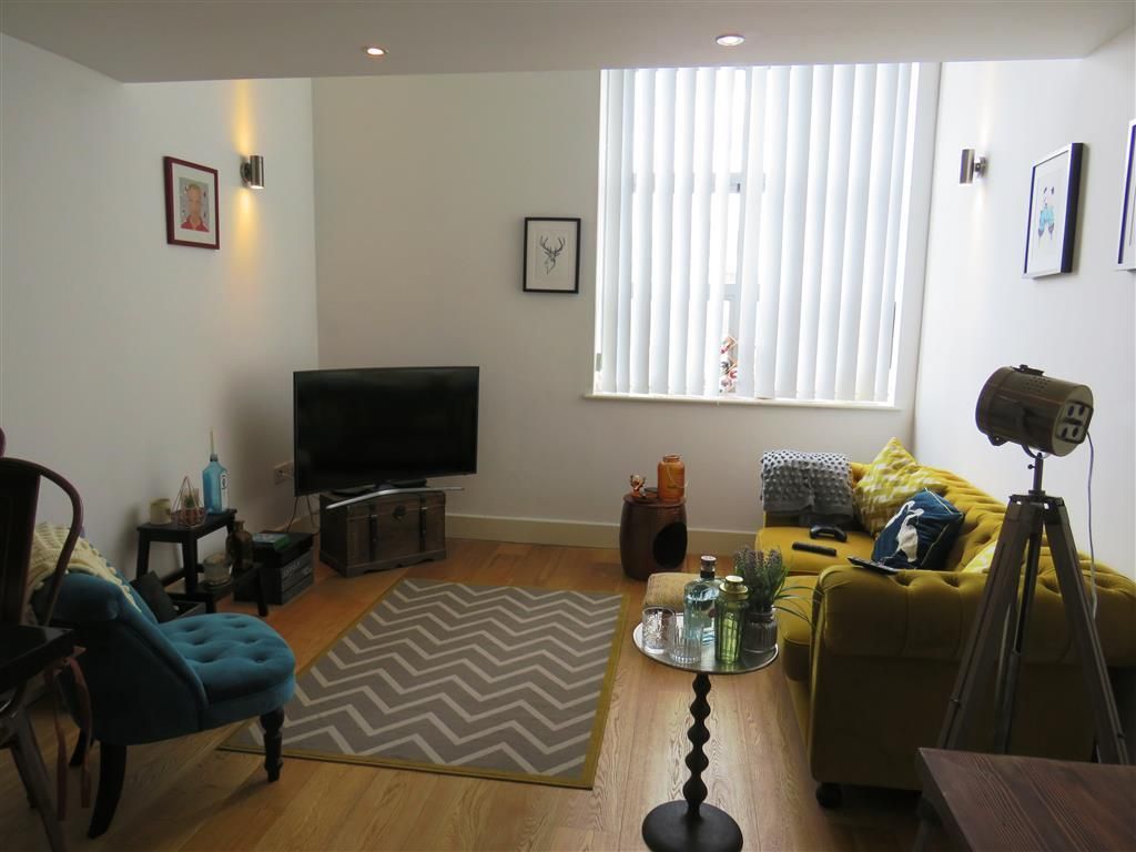 Property photo 1 of 6 Living Room