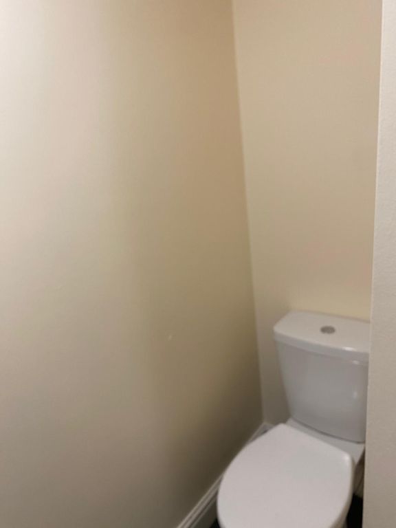 Property photo 2 of 17 A Clean And Simple Single Toilet With A Modern Whi...