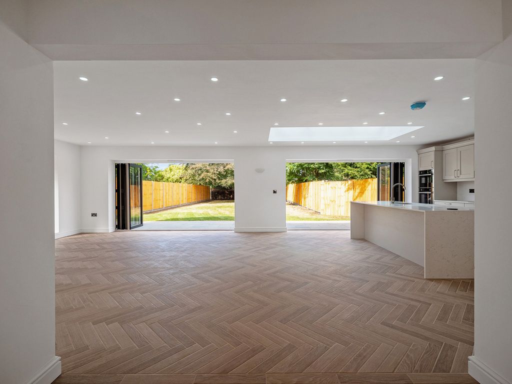 Property photo 2 of 37