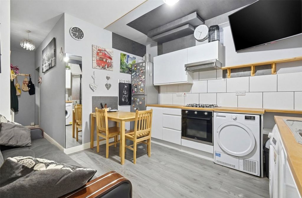 Property photo 2 of 14 Picture No. 17