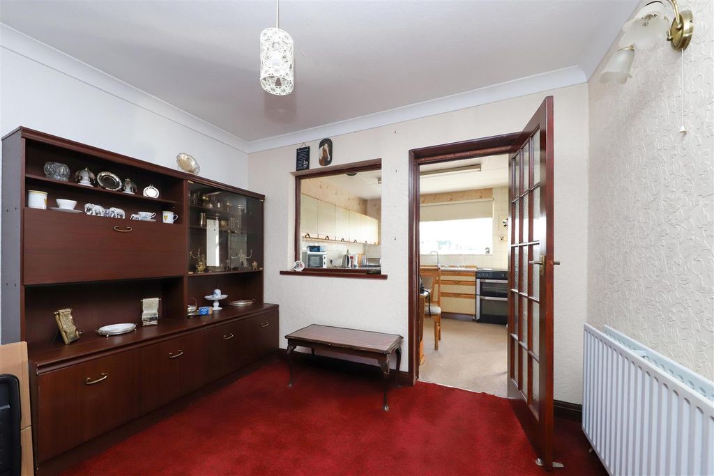 Property photo 3 of 10 Dining Space