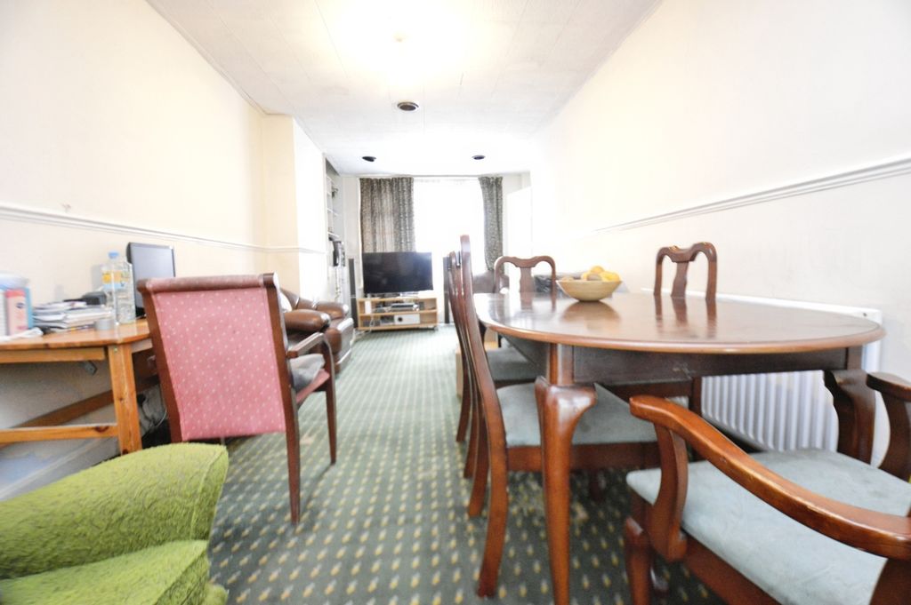 Property photo 3 of 8 Pbox-Img.Jpg