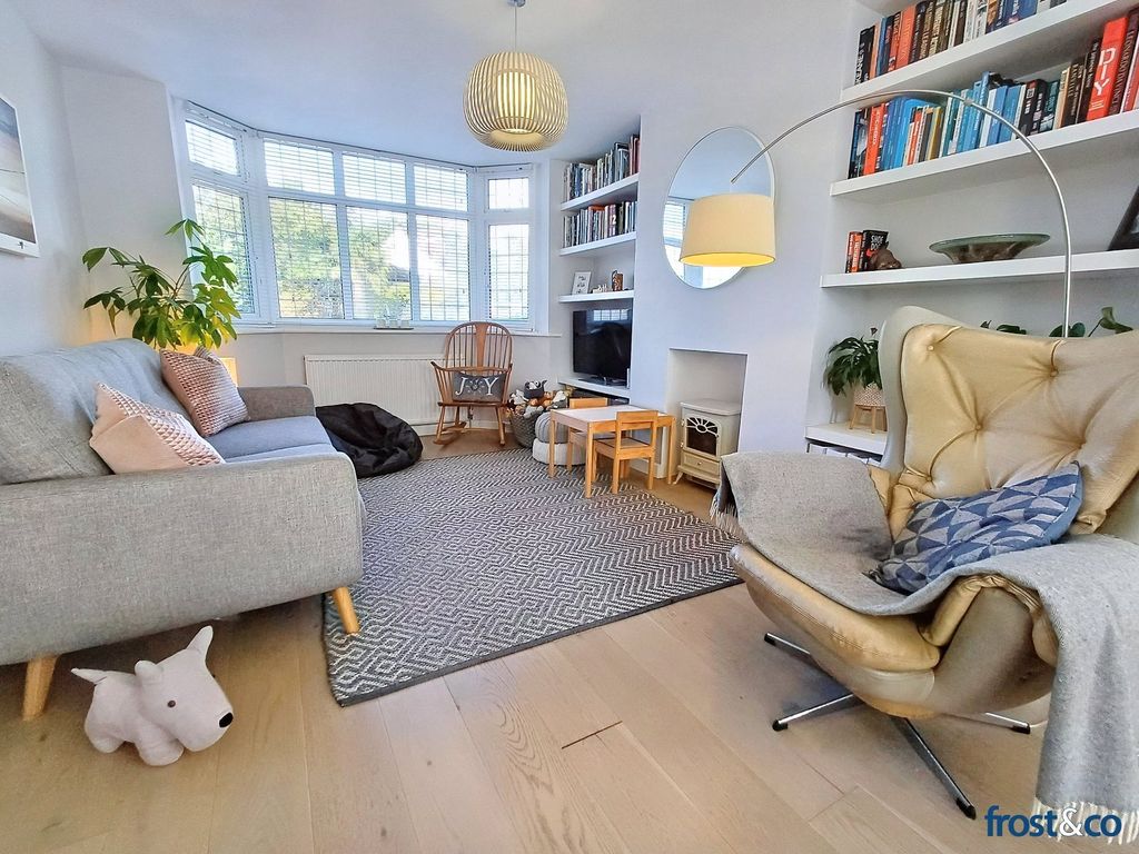 Property photo 3 of 14 Lounge