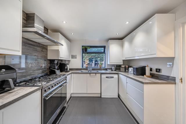 Property photo 2 of 23 Kitchen