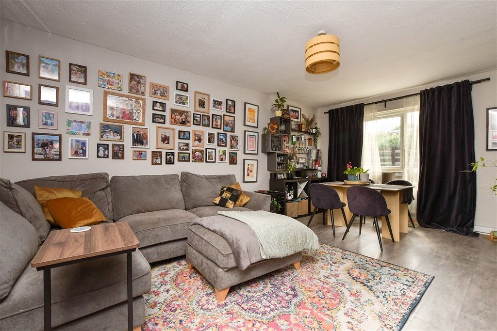 Property photo 3 of 9 Lounge/Diner