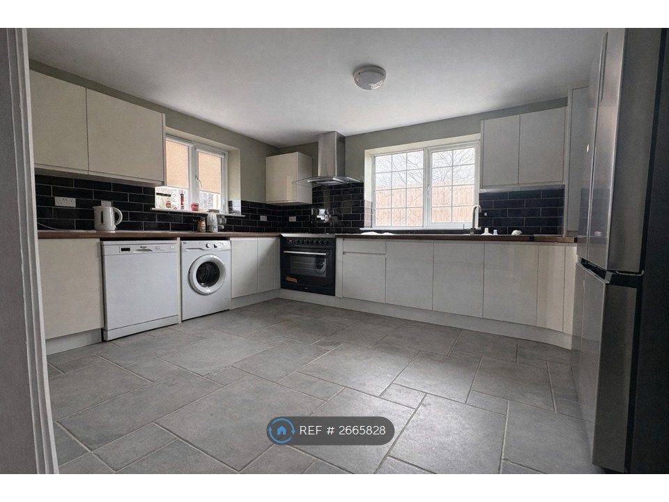 Property photo 3 of 13 Kitchen