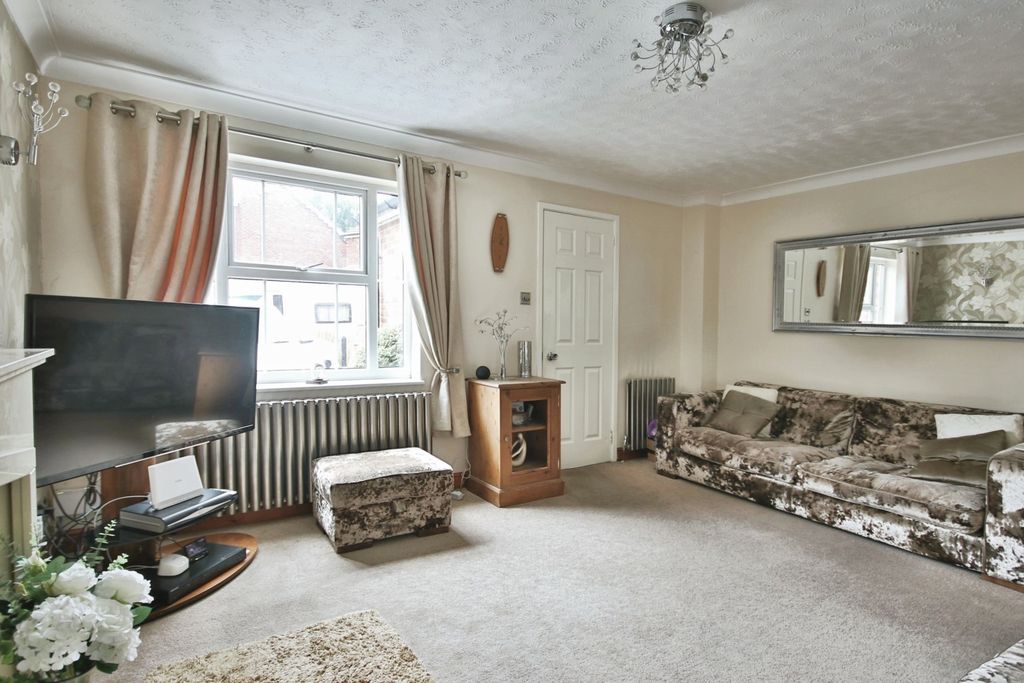Property photo 3 of 17 3855318