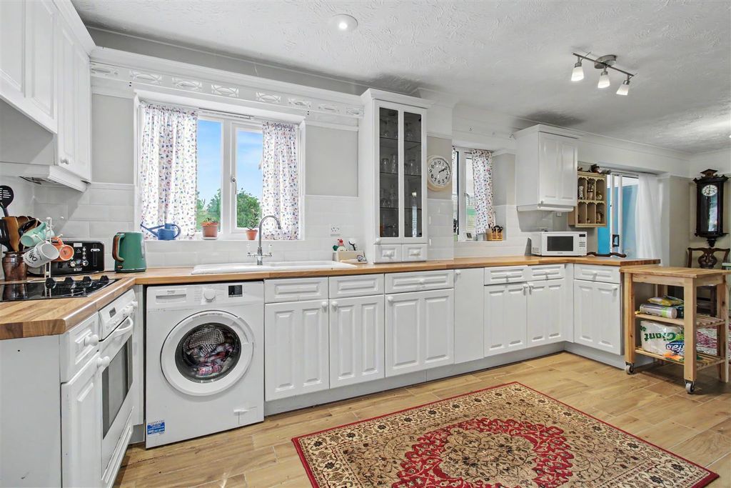 Property photo 3 of 28 Kitchen