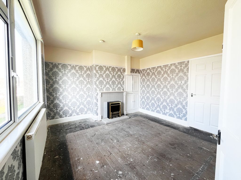 Property photo 3 of 17 Lounge