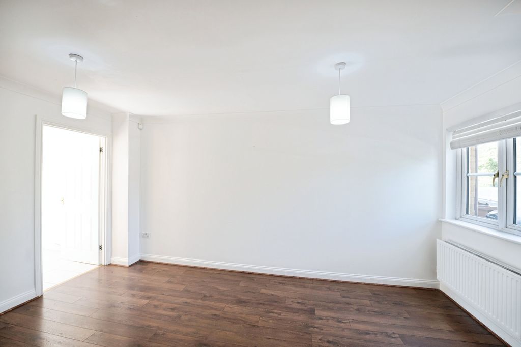 Property photo 3 of 20 Living Room