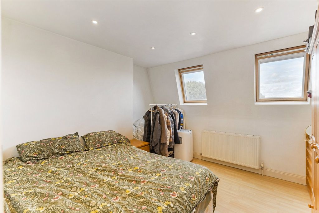 Property photo 2 of 9 Picture No. 12