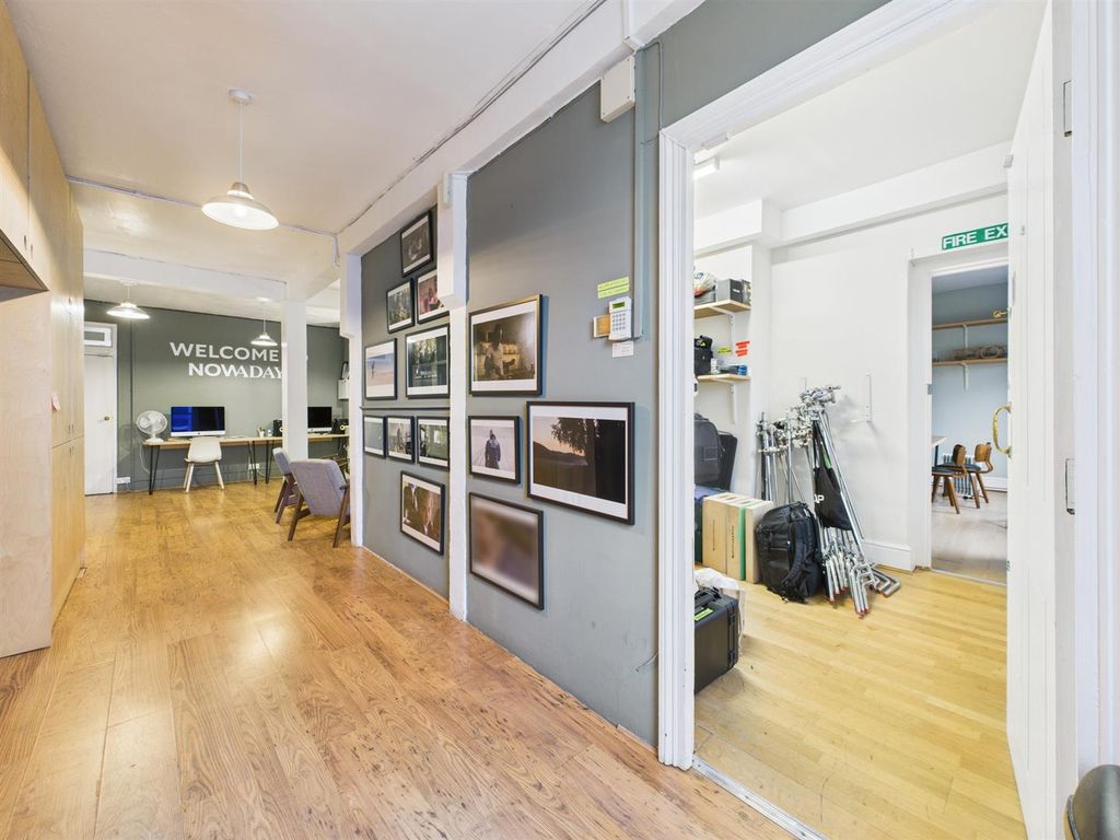 Property photo 2 of 18 Cam04237G0-Pr0250-Still001.Jpg