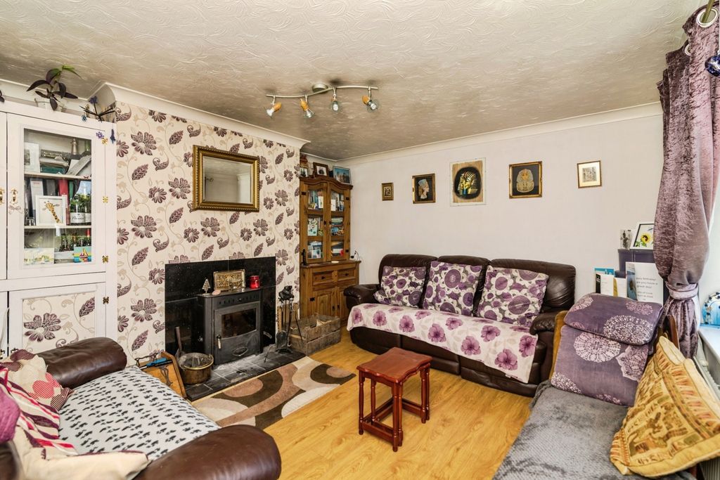 Property photo 3 of 17 Sitting Room