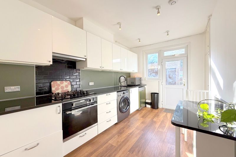 Property photo 3 of 9 Photo 9