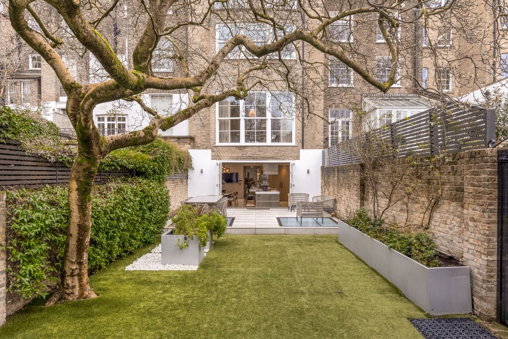 Additional image 7 of 8 bed mews to rentCheyne Walk, London SW3