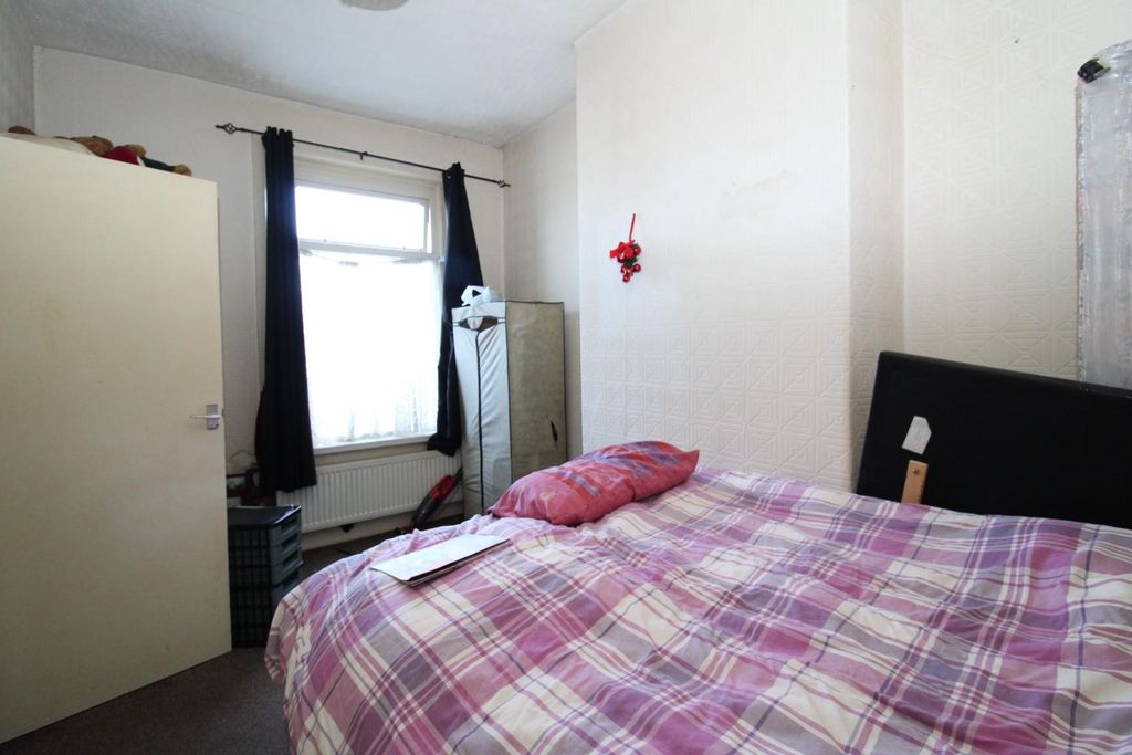 Property photo 1 of 10 Bedroom Two