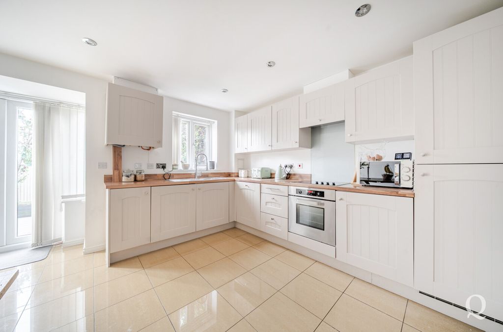 Property photo 3 of 20 Cddc169c-4d86-465...