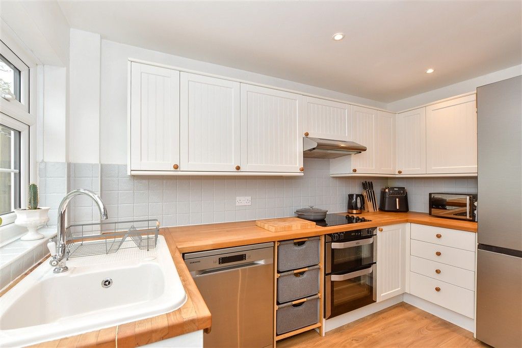 Property photo 3 of 12 Kitchen