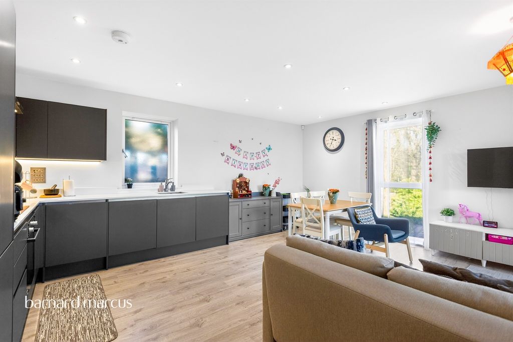 Property photo 2 of 23