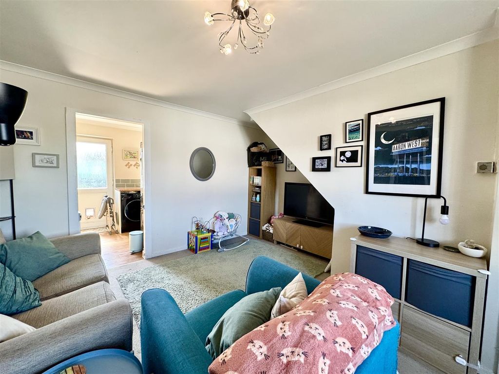 Property photo 3 of 20 Sitting Room