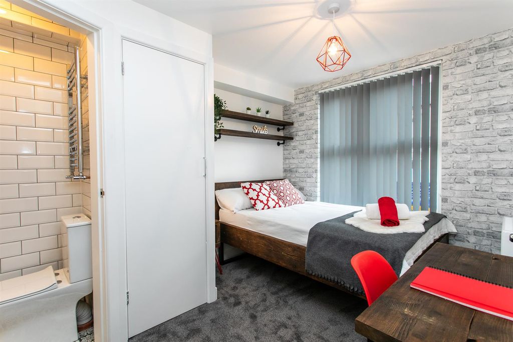 Property photo 1 of 7 60 Hollis Road-25.Jpg