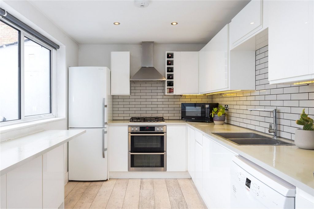 Property photo 2 of 10 Kitchen