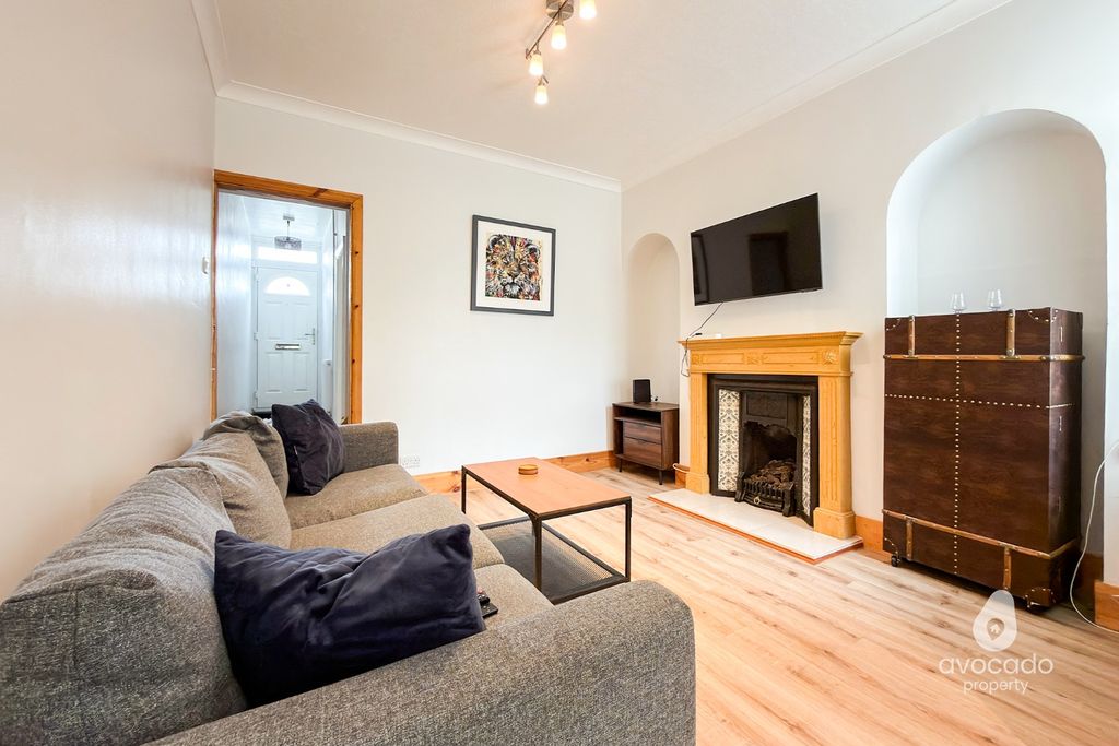 Property photo 3 of 11 5046005