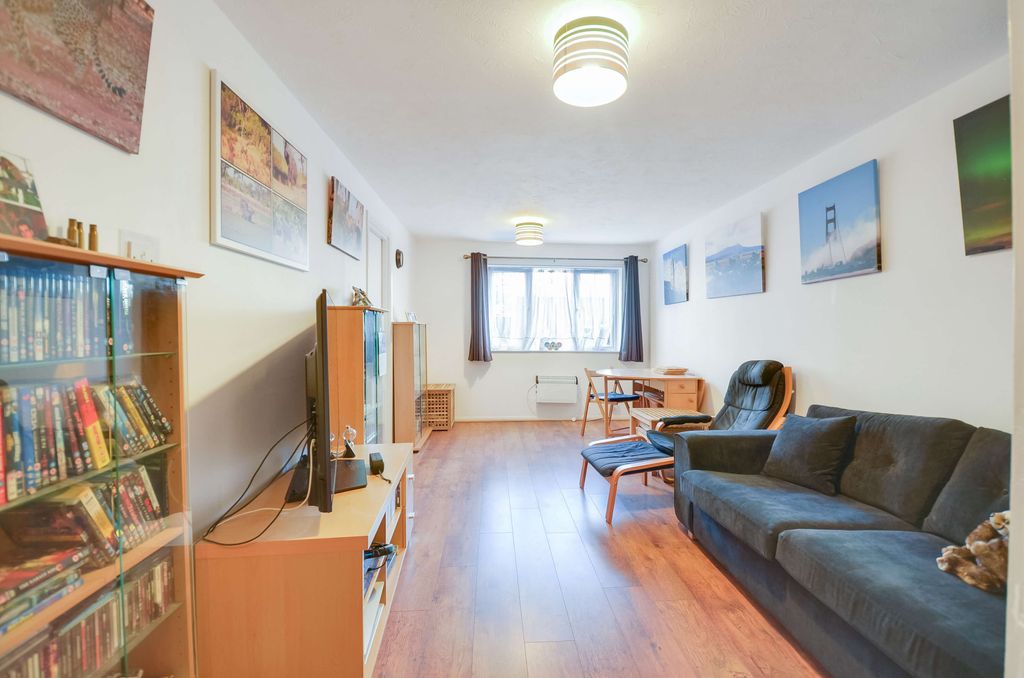 Property photo 2 of 18 Lounge  (1).Jpg