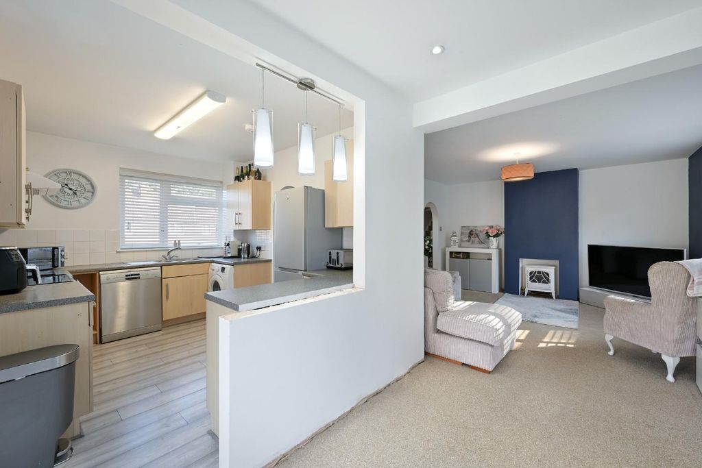 Property photo 2 of 15 Dale View