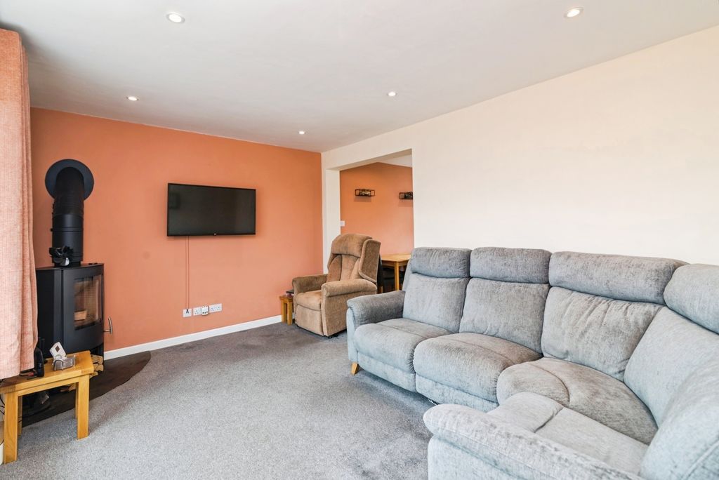 Property photo 3 of 17 Pbox-Img.Jpg