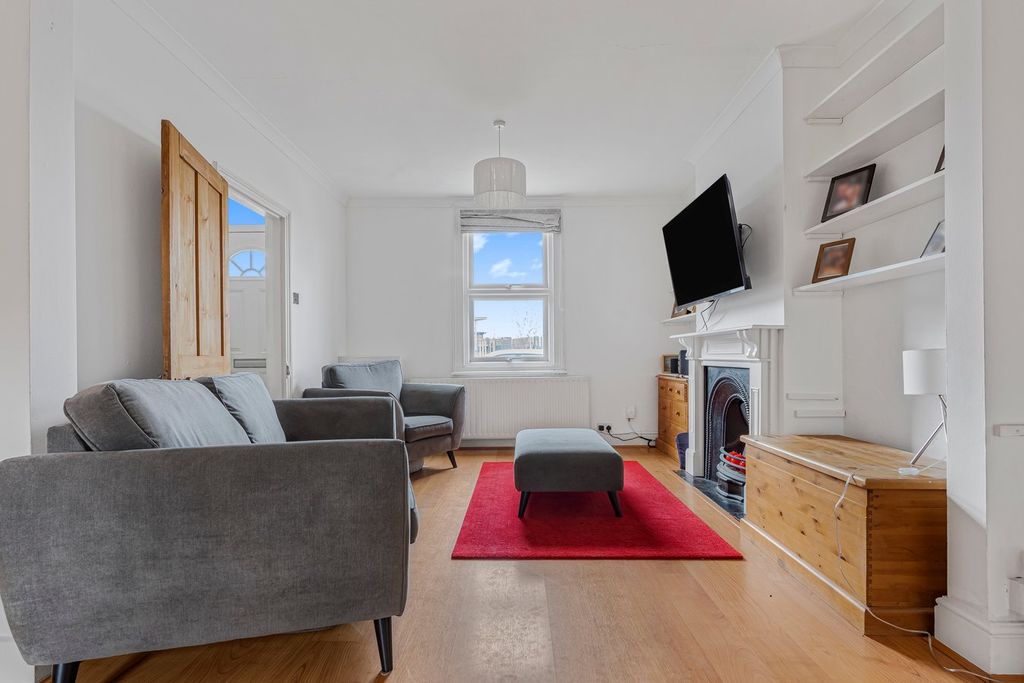 Property photo 1 of 12