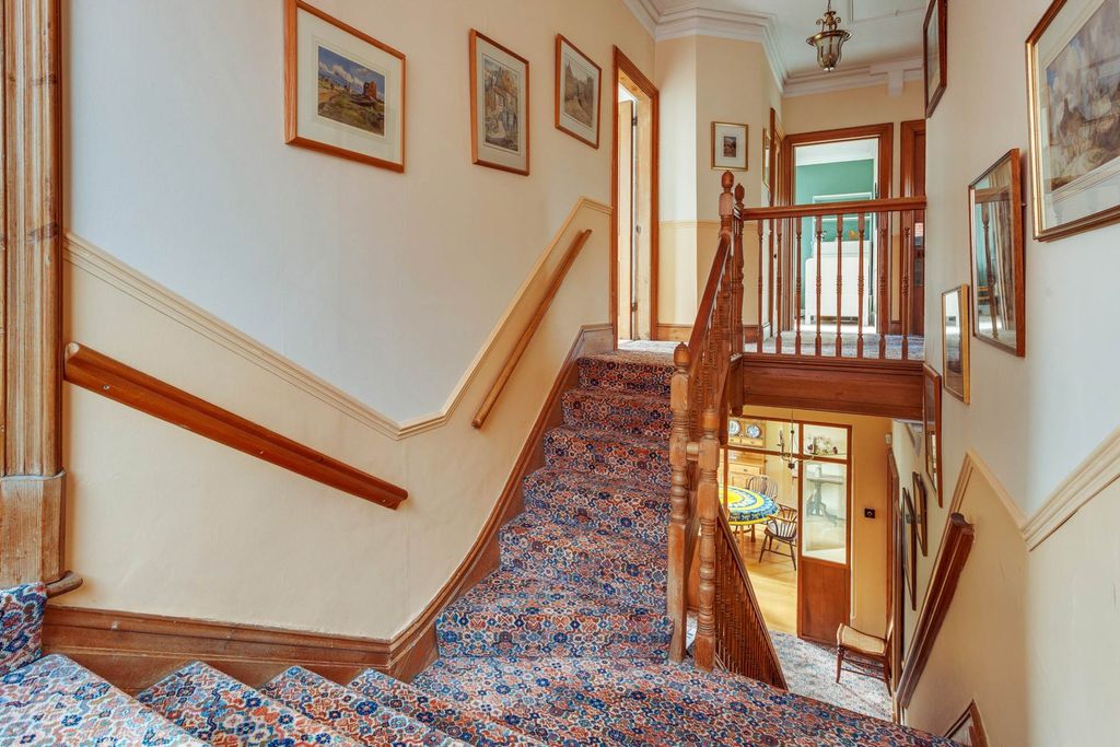 Property photo 3 of 23
