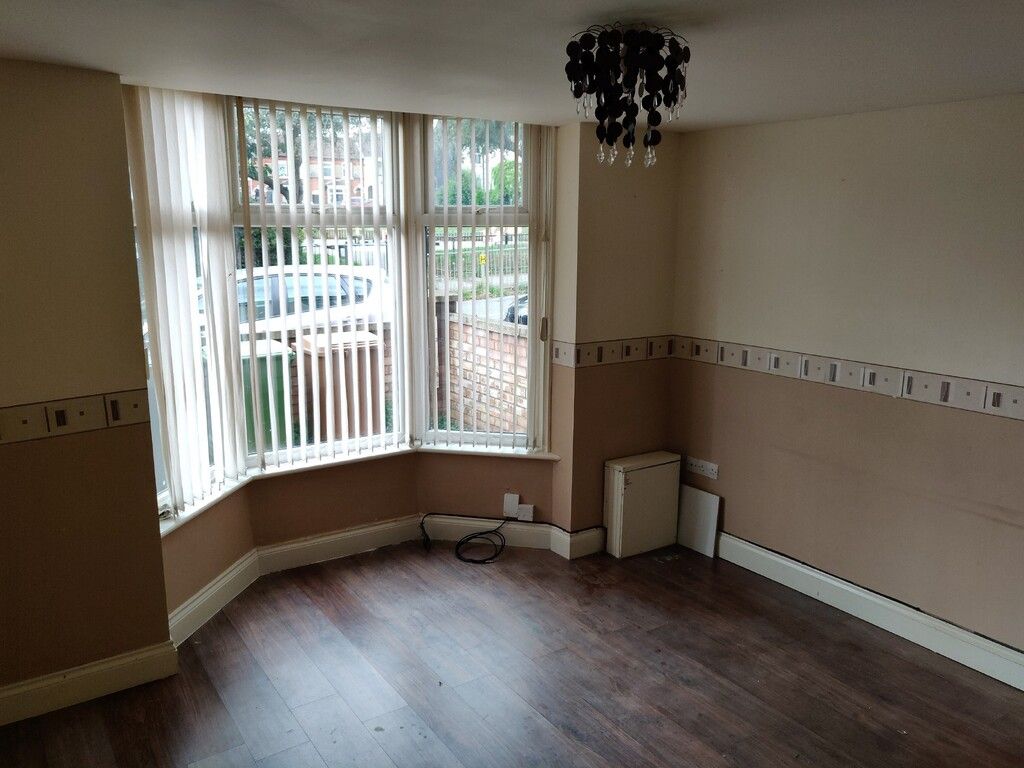 Property photo 3 of 8 Lounge