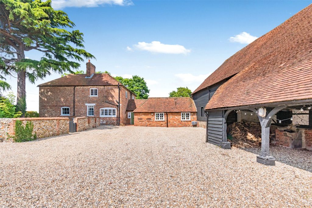 Property photo 3 of 25 House &amp; Stables
