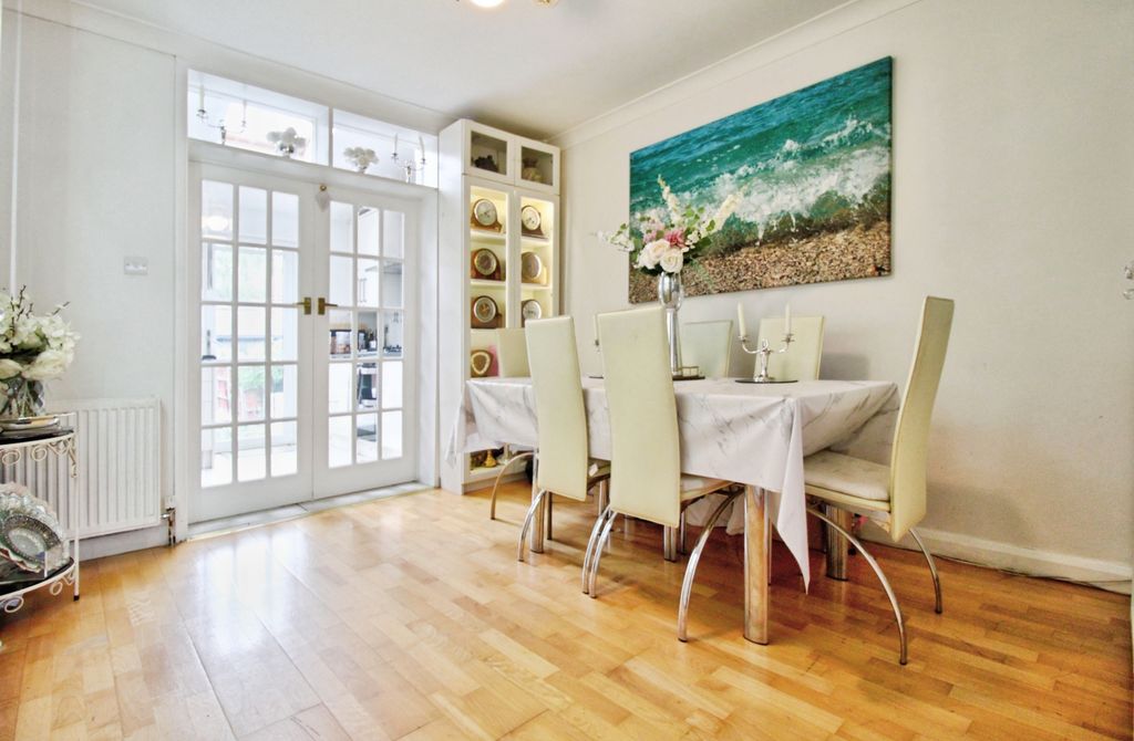 Property photo 3 of 24 6