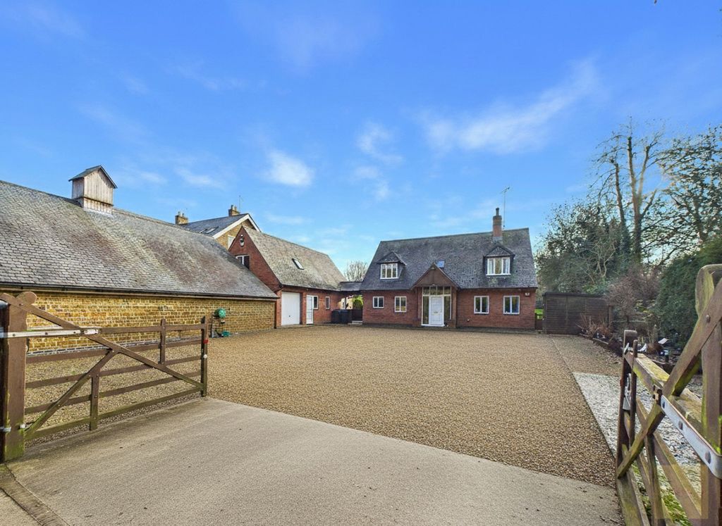 Property photo 1 of 32 Front Of The Property