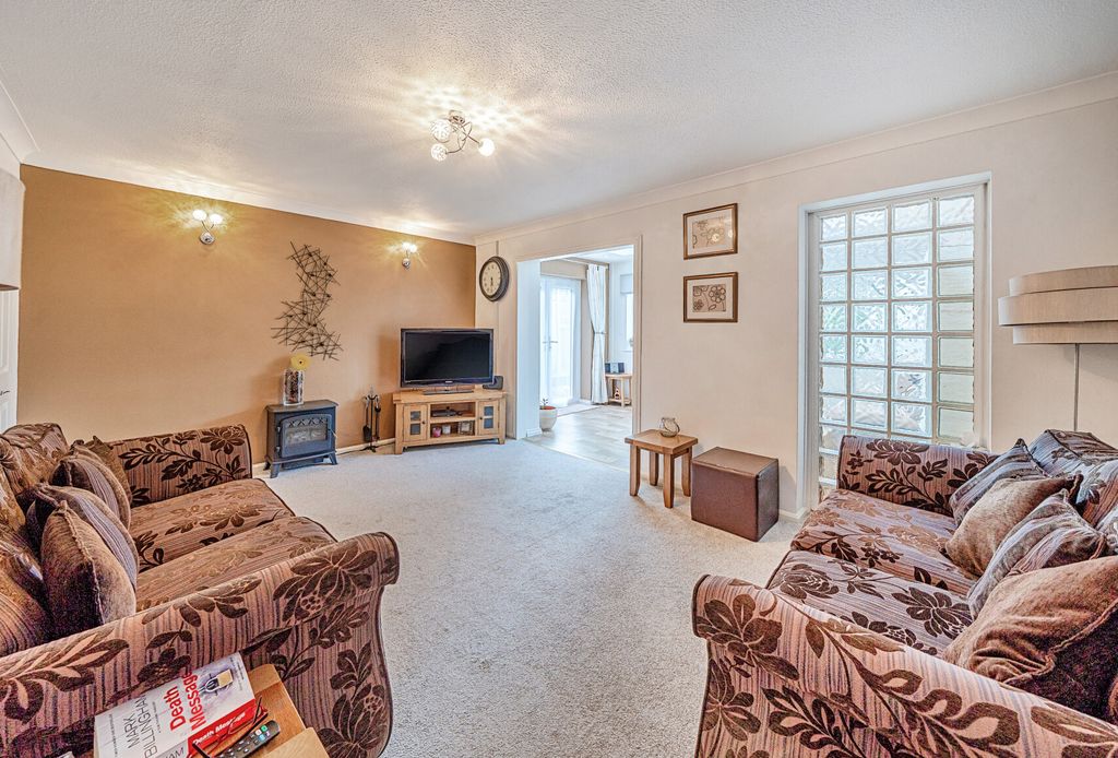 Property photo 2 of 12 9-68238008Ccd98-1...