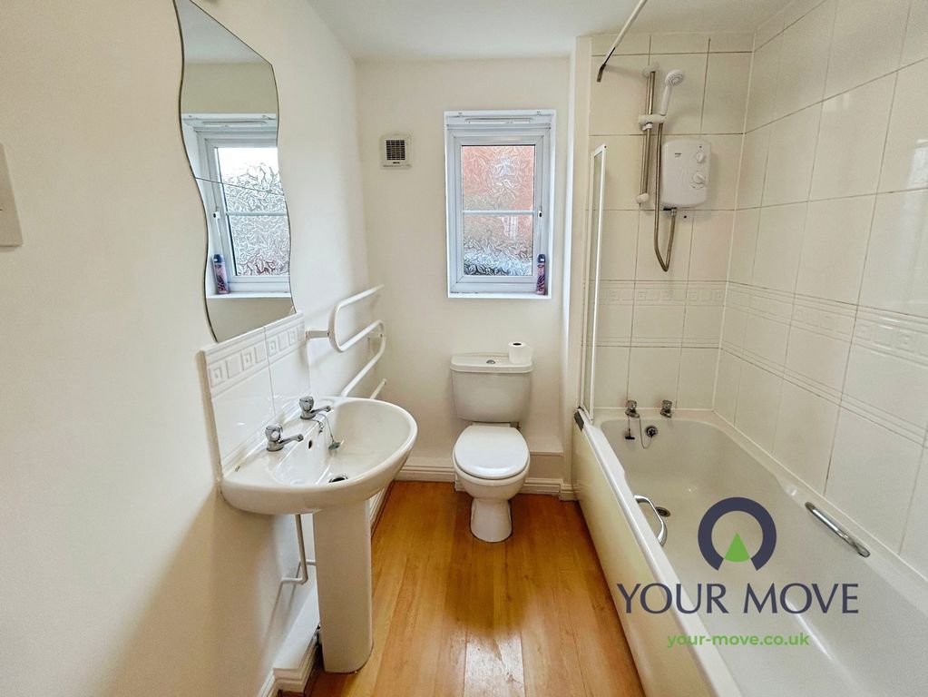 Property photo 2 of 10 Bathroom