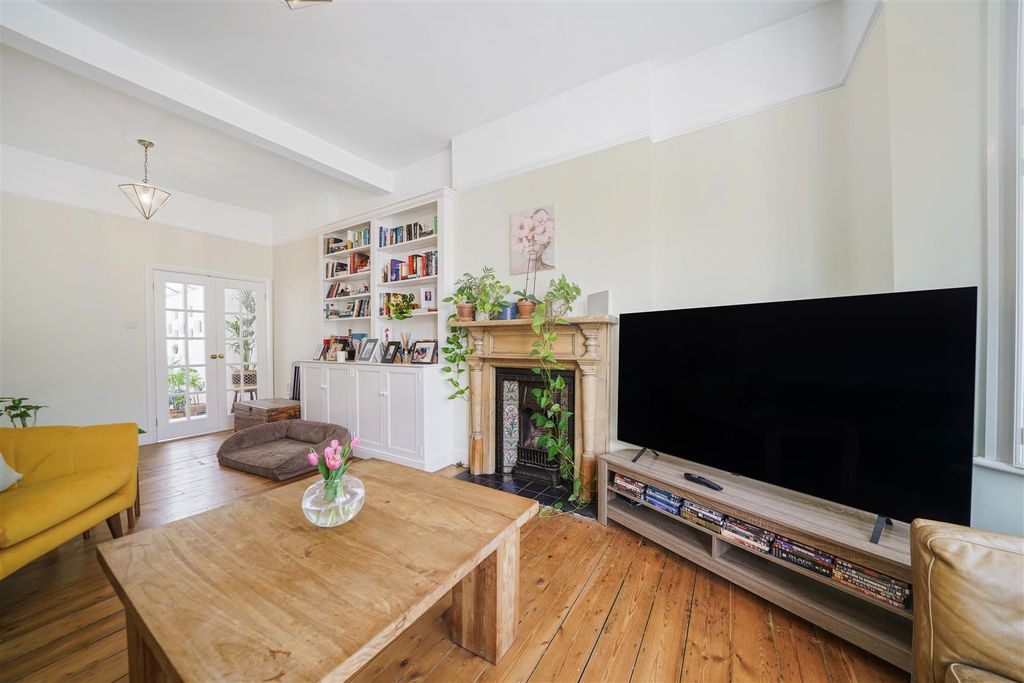 Property photo 3 of 24 Erpingham Road