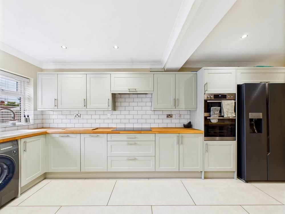 Property photo 2 of 17 Kitchen