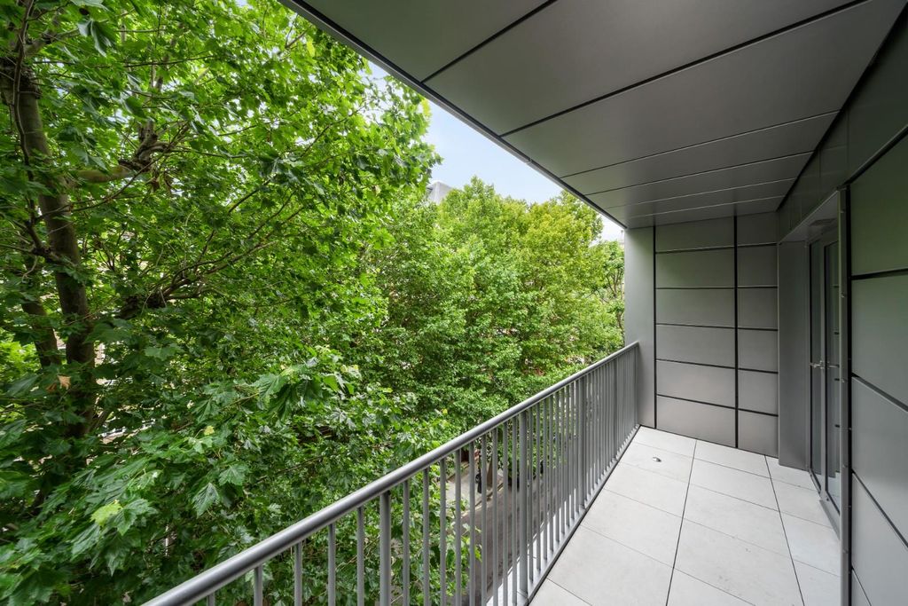 Property photo 2 of 10 Millbank Quarters Sw1P 3Ge