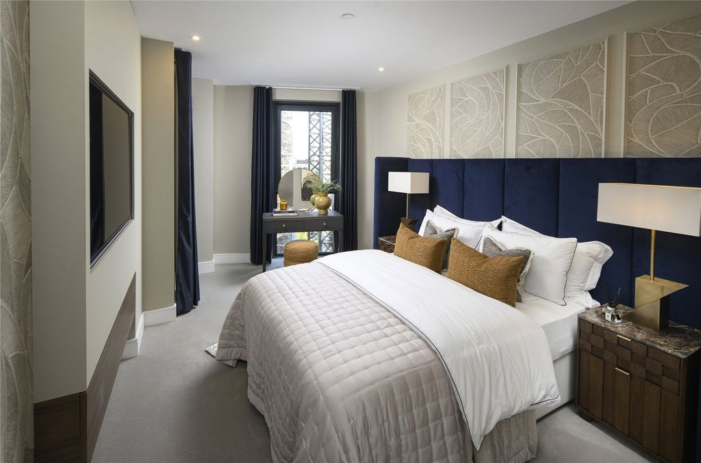 Property photo 3 of 6 Bedroom