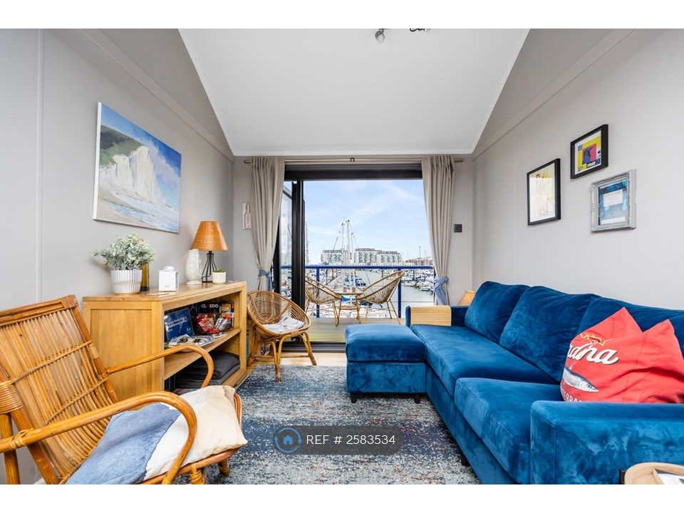 Property photo 2 of 17 Lounge