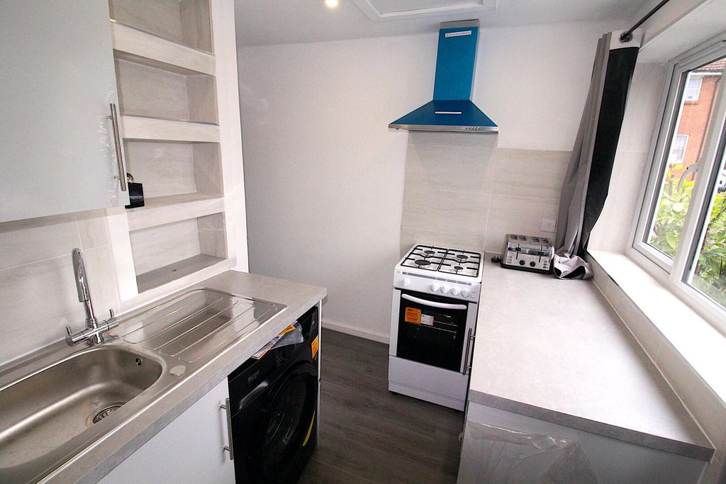 Property photo 3 of 6 Kitchen