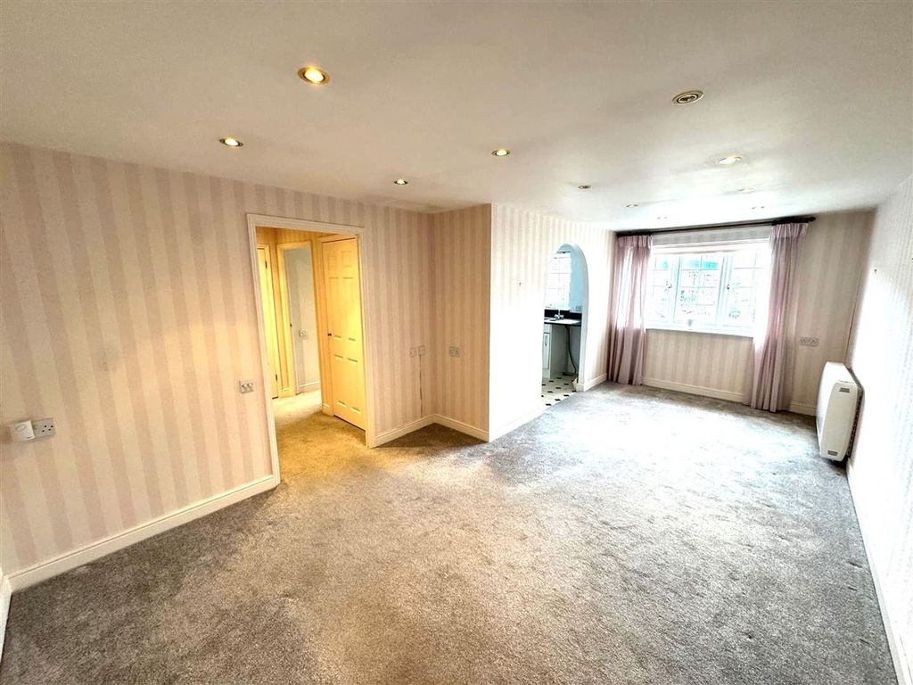 Property photo 3 of 11