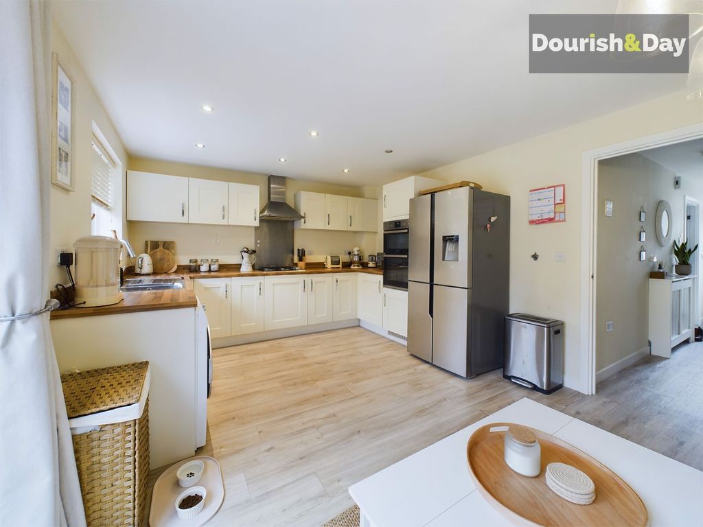 Property photo 3 of 15 Kitchen Diner